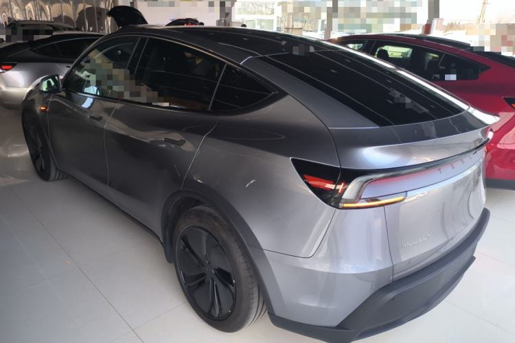 Used Tesla Model Y 2025 Rear-Wheel-Drive Version
