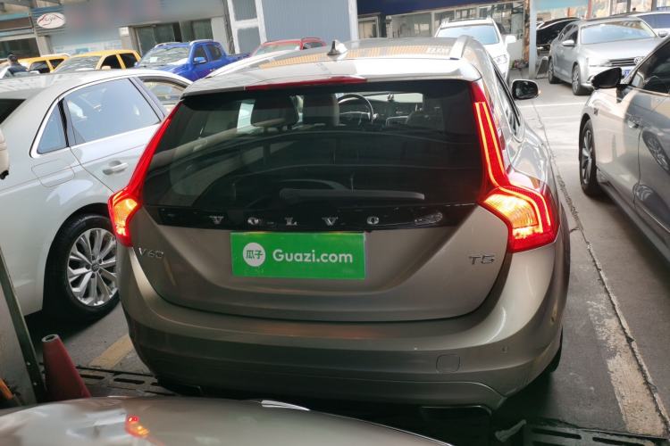 Used Volvo V60 2015 T5 Zhiyi Edition
