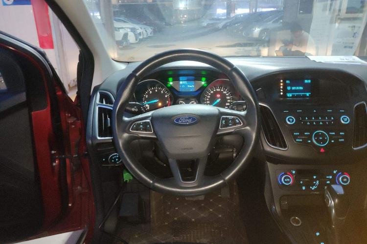 Used Ford Focus 2015 Hatchback 1.6L Automatic Fashion Edition
