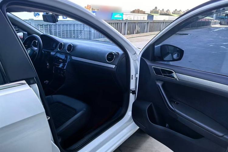 Used Volkswagen Jetta 2019 Dream Edition 1.5L Manual Comfort Version
