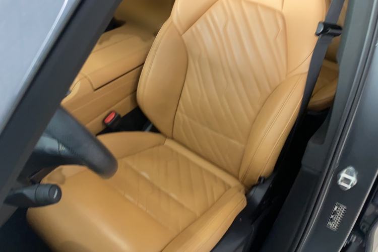 Used Lynk & Co 09 2021 2.0T Halo Six-Seater
