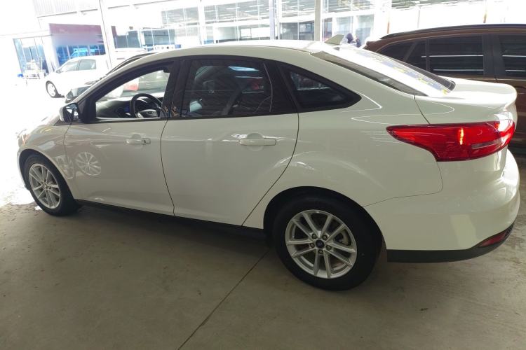 Used Ford Focus 2017 Sedan EcoBoost 125 Manual – Ultra-Style Edition with SmartDrive Features
