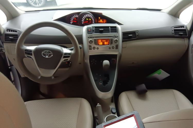 Used Toyota Verso 2014 Starlight 180E CVT Elite Edition