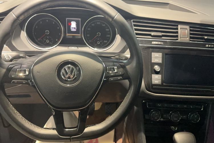 Used Volkswagen Tiguan L 2019 330TSI Automatic Two-Wheel Drive Smart Luxury Version China VI Standard

