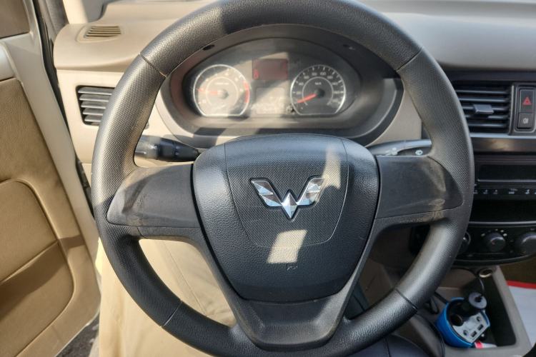 Used Wuling Rongguang V 2015 1.2L Practical Model