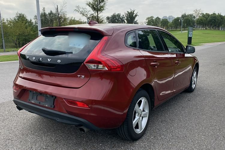 Used Volvo V40 2017 T3 Smart Edition