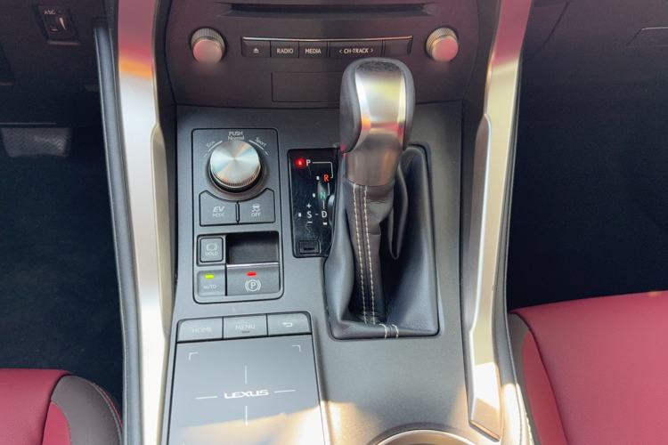 Used Lexus NX 2018 300h Front-Wheel-Drive FENGSHANG Version China V Emission Standard
