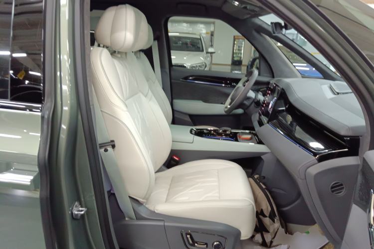 Used Zeekr 009 2024 Six-Seat Executive Version 4WD 140 kWh
