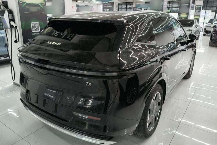 Used Zeekr 7X 2025 100 kWh Long-Range Rear-Wheel Drive with Intelligent Driving Features
