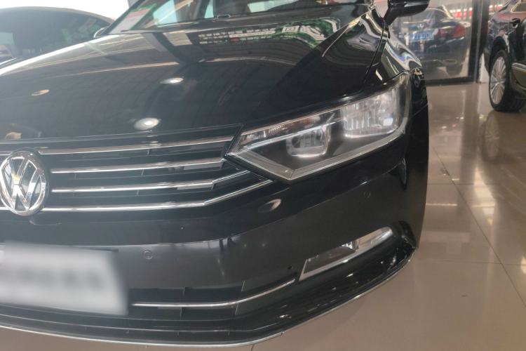 Used Volkswagen Magotan 2017 330TSI DSG Leading Model
