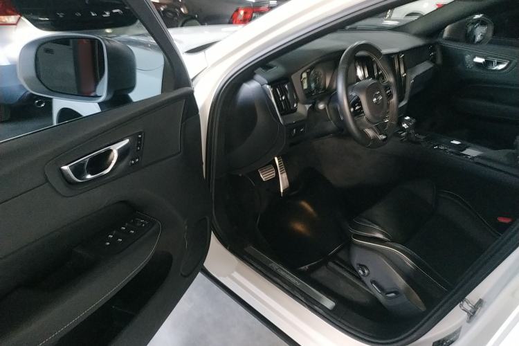 Used Volvo XC60 2019 T5 4x4 Smart & Dynamic Sport Edition China VI Standard
