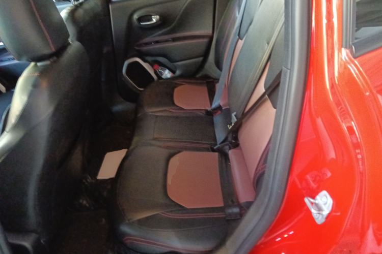 Used  Renegade 2018 Connected Large Screen Version 180T Automatic High-Energy Edition
