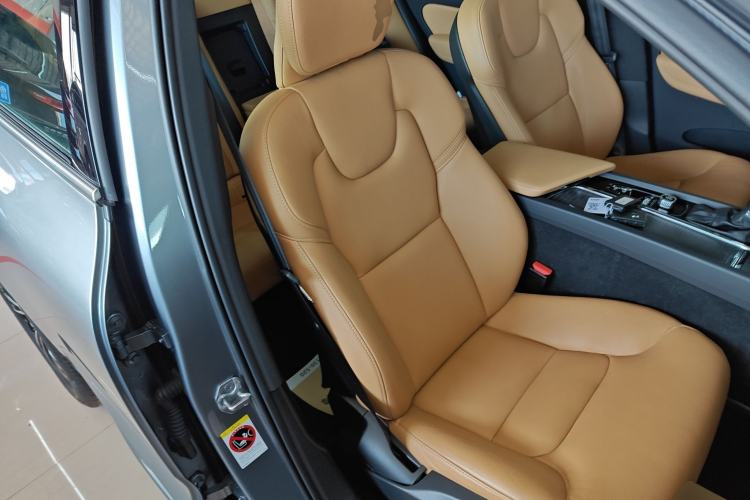 Used Volvo XC60 2019 T5 4x4 Zhiyuan Edition China VI Standard
