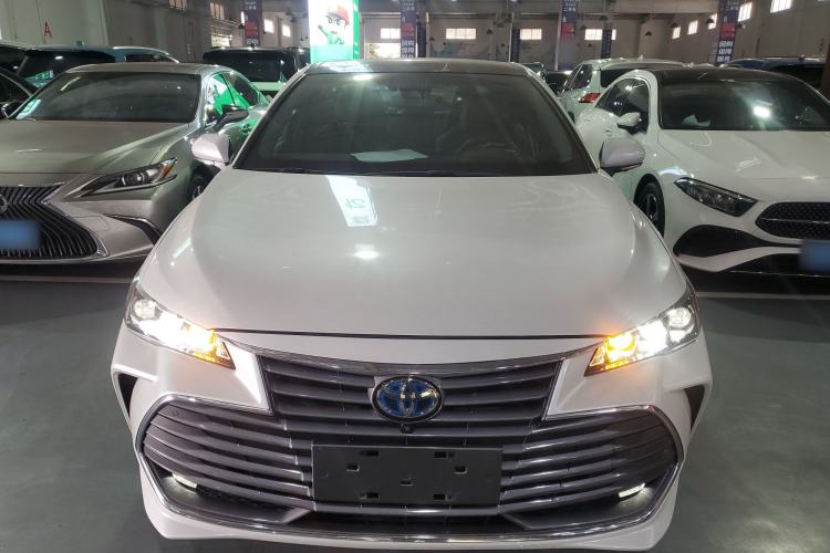 Used Toyota Avalon 2019 Dual-Engine 2.5L XLE Prestige Version China VI Standard
