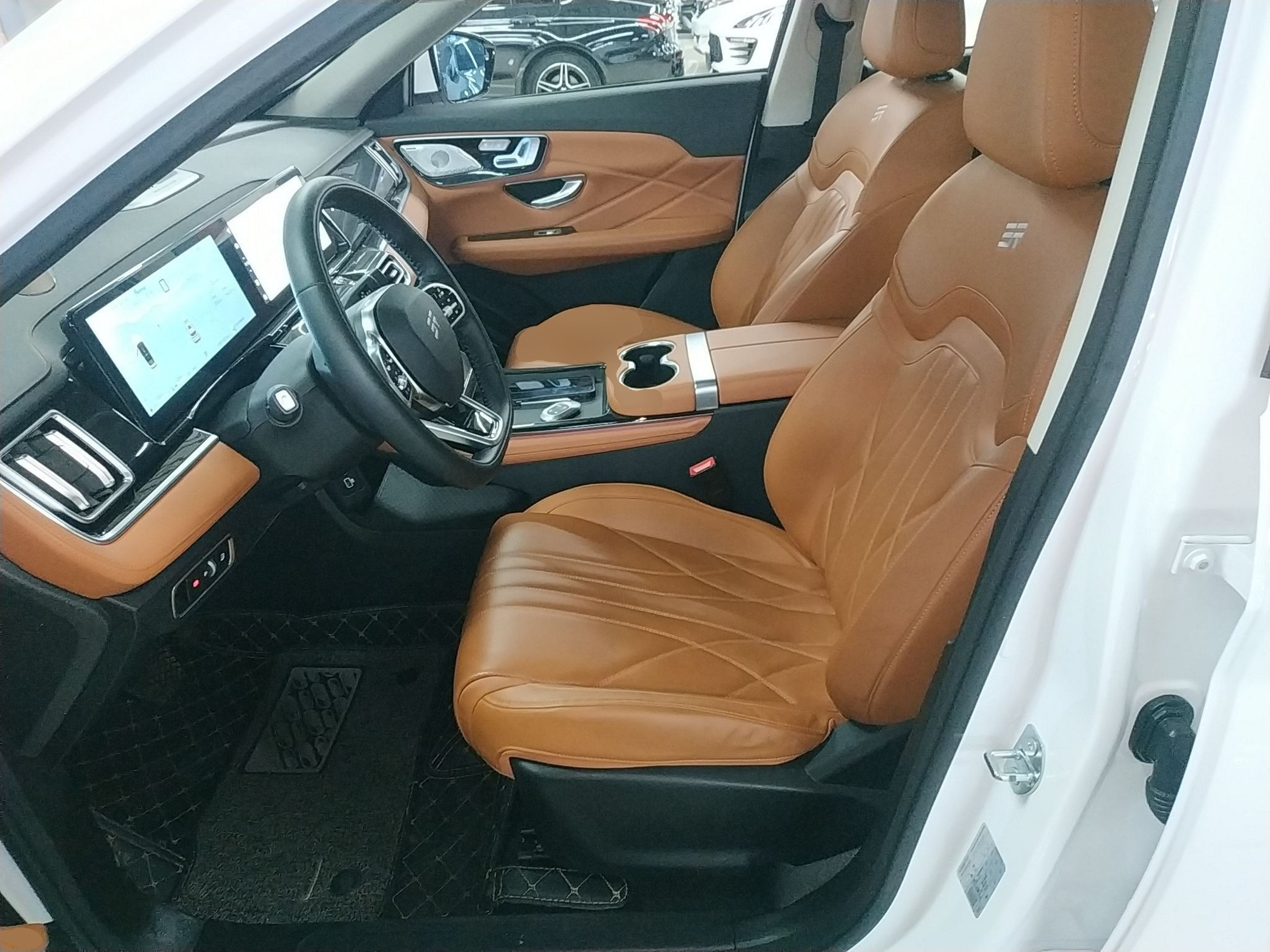 المقاعد الأمامية داخل السيارة