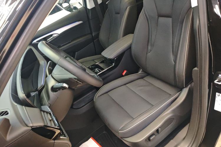 Used Buick Envision 2025 Encore Plus 28T Two-Wheel-Drive Platinum Edition