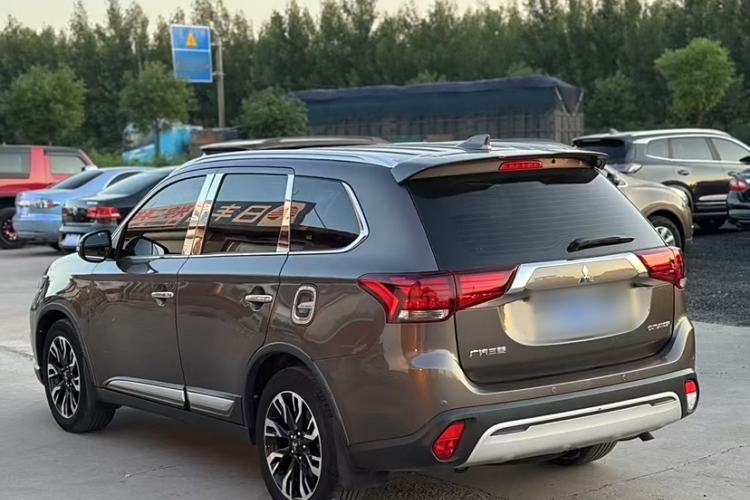 Used Mitsubishi Outlander 2019 2.4L Two-Wheel Drive ZhiXing Version 5 Seats China V Emission Standard
