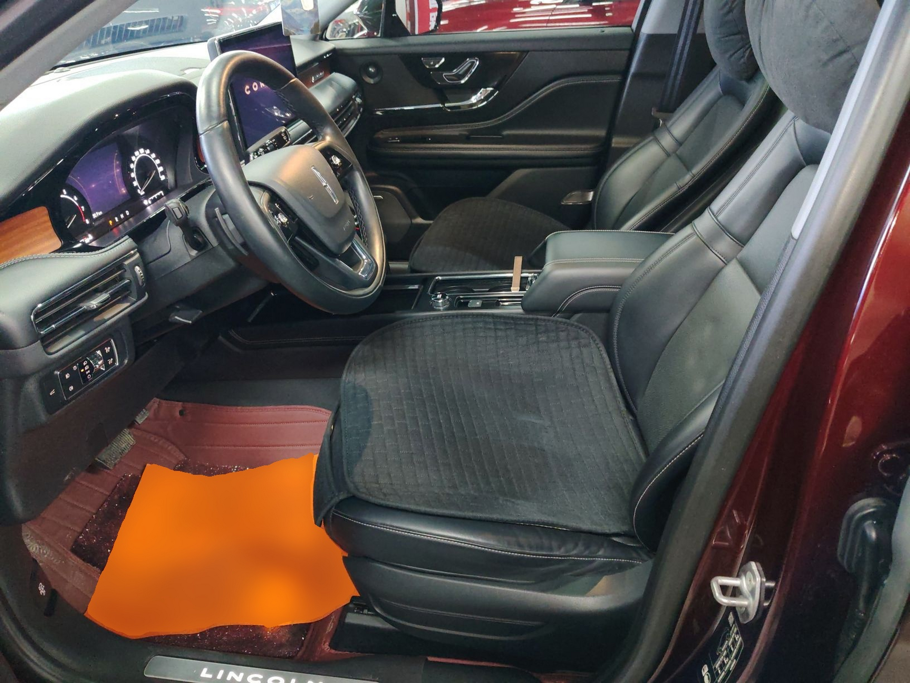 Переднее сиденье в автомобиле