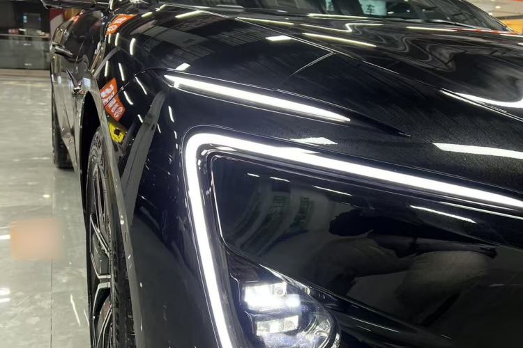 Used  12 2023 700 Three-Laser Rear-Wheel Drive Luxury Edition