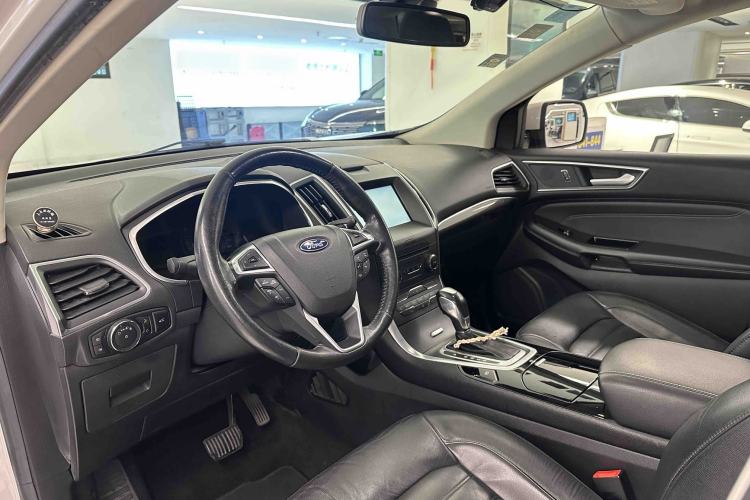 Used Ford Edge 2015 2.0T GTDi Two-Wheel-Drive High-Line Version
