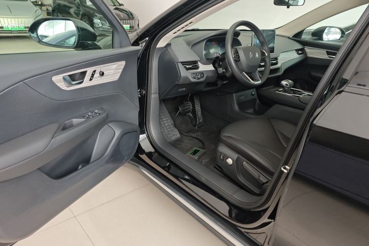 Used Hongqi E-QM5 2024 610 km PLUS