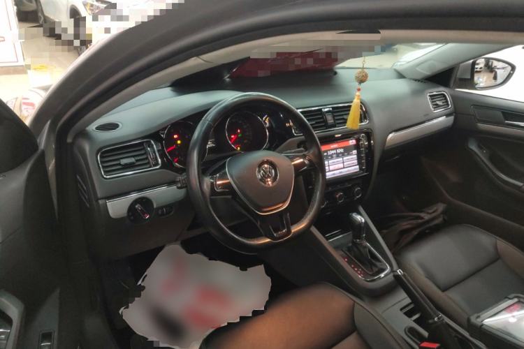 Used Volkswagen Sagitar 2015 230TSI Automatic Comfort Version
