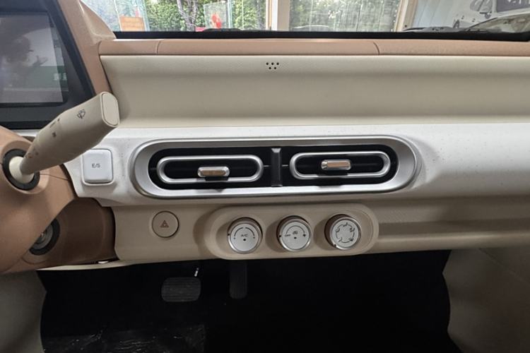 Used Wuling Hongguang MINIEV 2024 3rd Generation 215km Youth Edition
