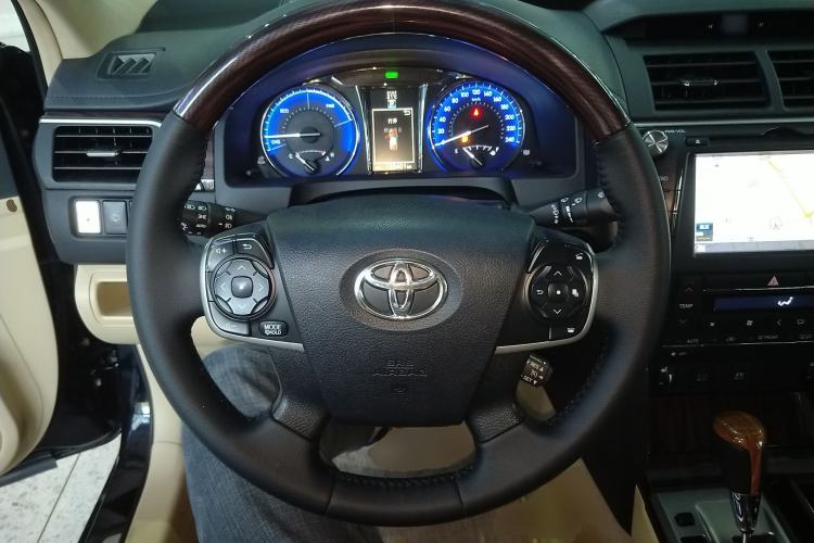 Used Toyota Camry 2015 Dual-Engine 2.5 HG Luxury Navigation Edition
