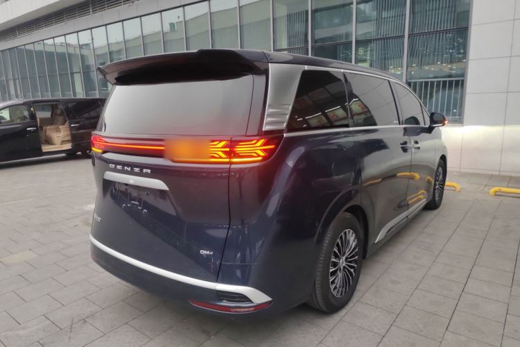 Used Denza D9 2022 DM-i 1040 Prestige Model
