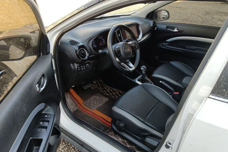 Used Kia kx1 Stonic 2021 1.4L CVT Fun & Sunroof Model
