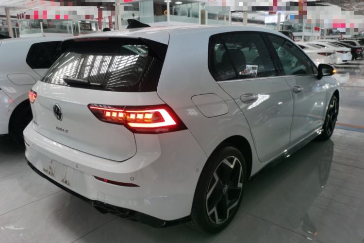 Used Volkswagen Golf 2025 300TSI R-Line
