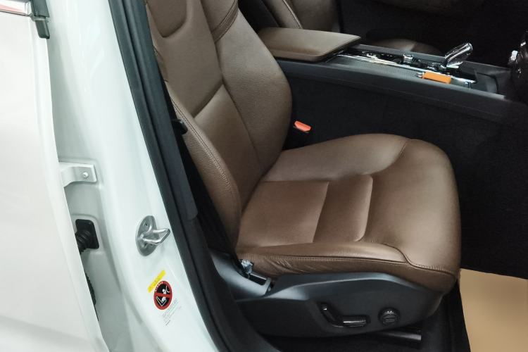 Used Volvo XC60 2023 B5 4x4 Smart Luxury Edition
