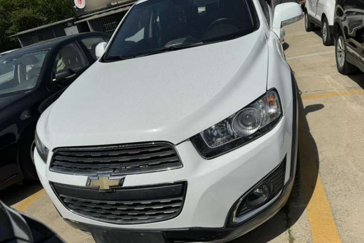 Used Chevrolet Captiva 2015 2.4L 4x4 Flagship Edition 7-Seater
