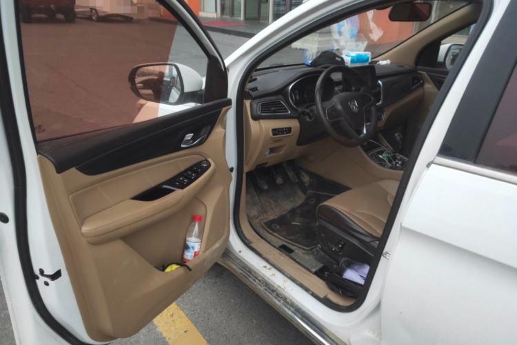 Used Baojun 730 2017 1.5T Manual Prestige Version 7 Seats