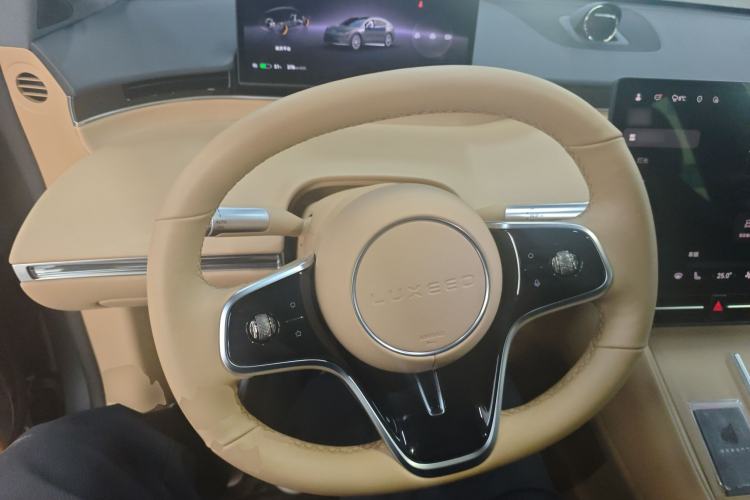 Used Hima Luxeed R7 2024 All-Electric 736 km Ultra
