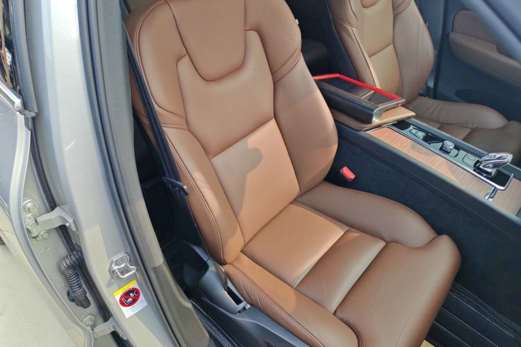 Used Volvo XC60 2022 B5 4x4 Smart Luxury Edition
