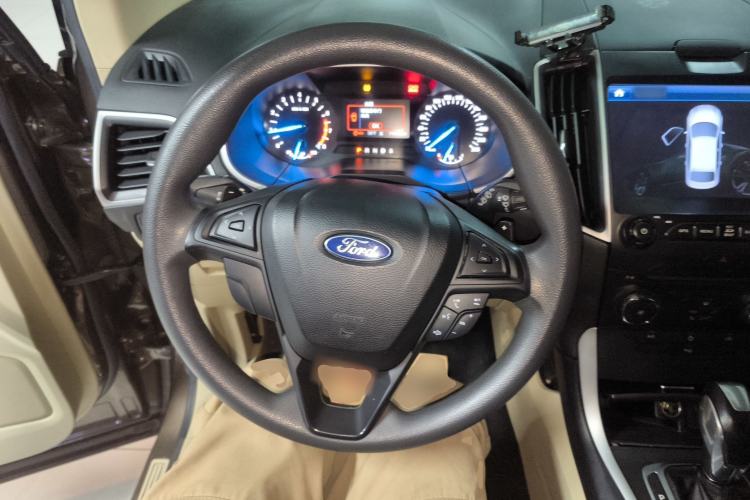 Used Ford Edge 2016 EcoBoost 245 Two-Wheel-Drive Titanium 5-Seater
