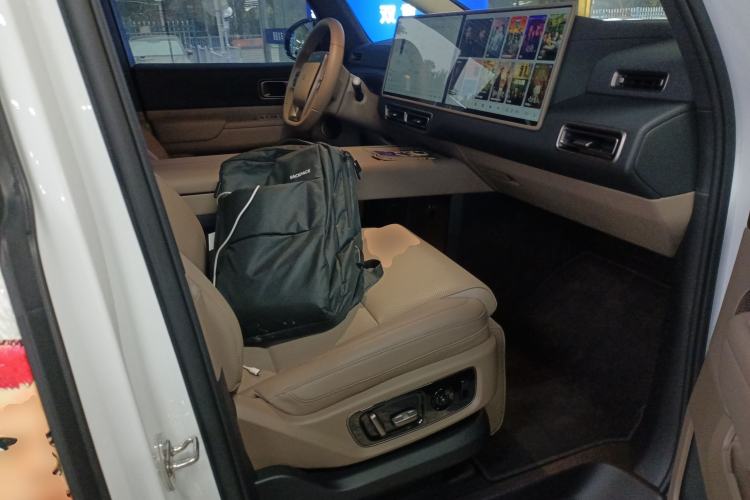 Used Li Auto MEGA 2025 Ultra Smart Refreshed Edition