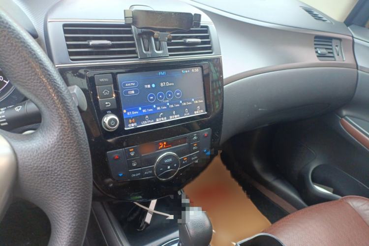 Used Nissan Tiida 2013 1.6L CVT Cool Cafe Edition
