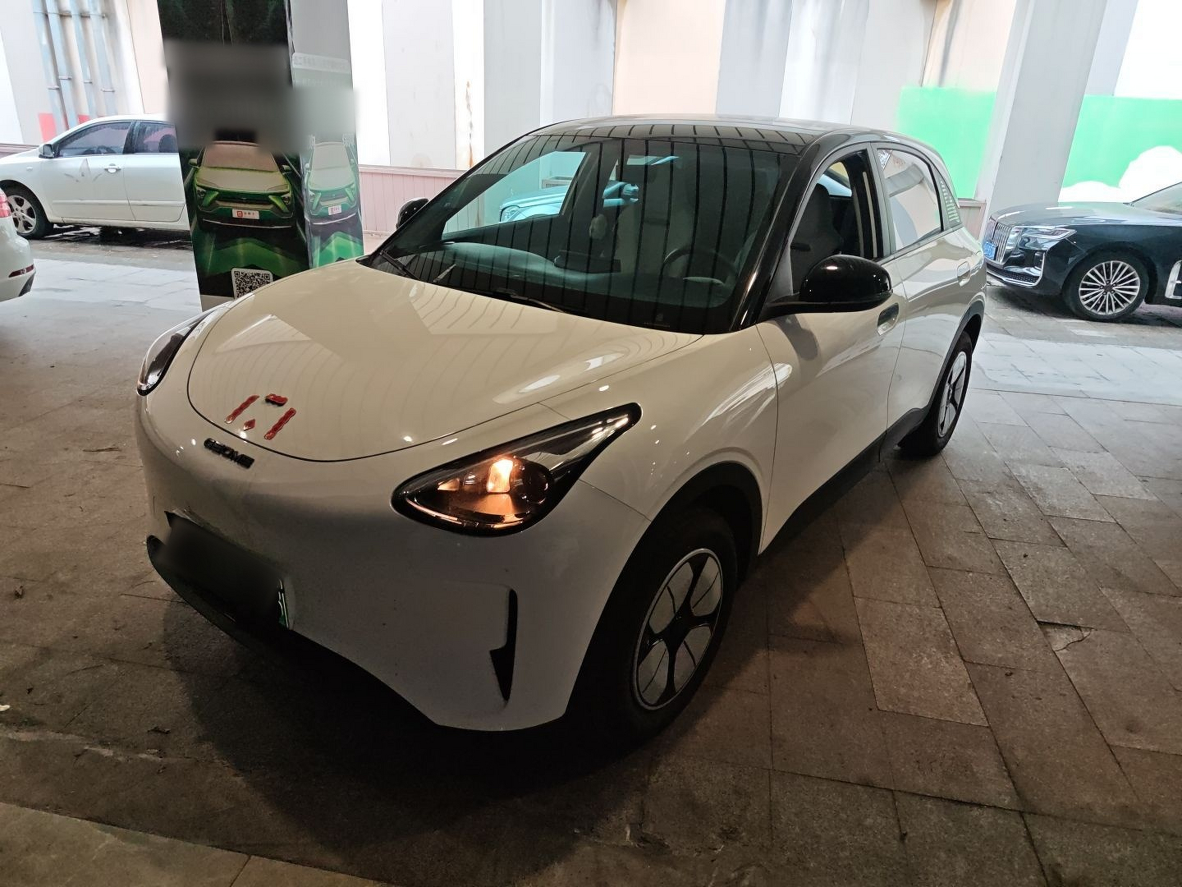 Под передней частью автомобиля