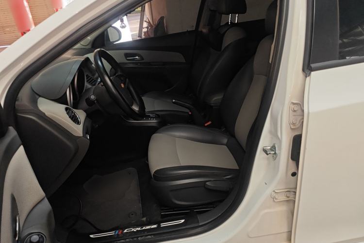 Used Chevrolet Cruze 2013 Hatchback 1.6L Automatic Luxury Model
