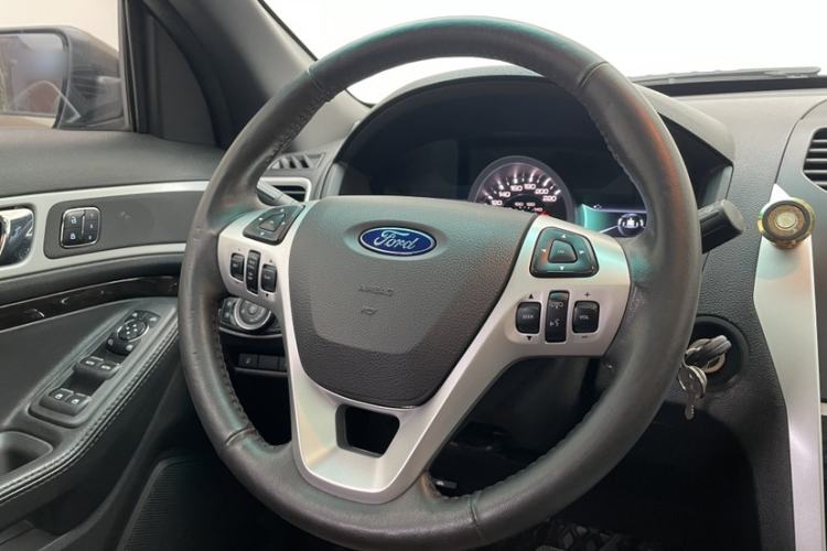Used Ford Explorer 2013 3.5L Deluxe Model
