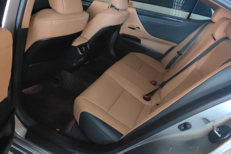 Used Lexus ES 2021 260 Excellence Edition
