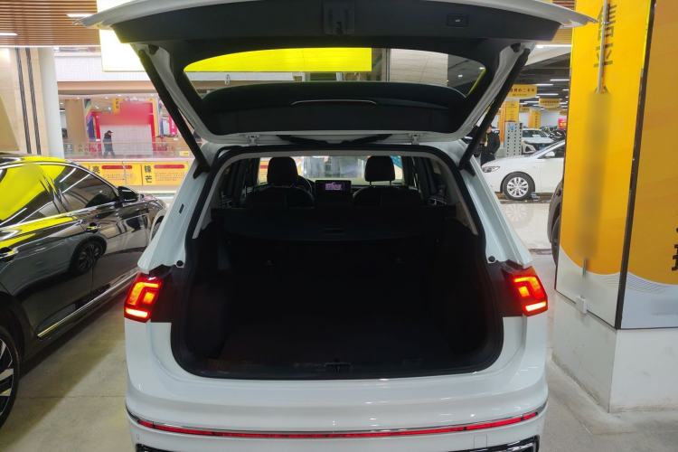 Used Volkswagen Tiguan L 2024 Outstanding Model 330TSI Automatic Two-Wheel Drive R-Line Dragon Glory Edition
