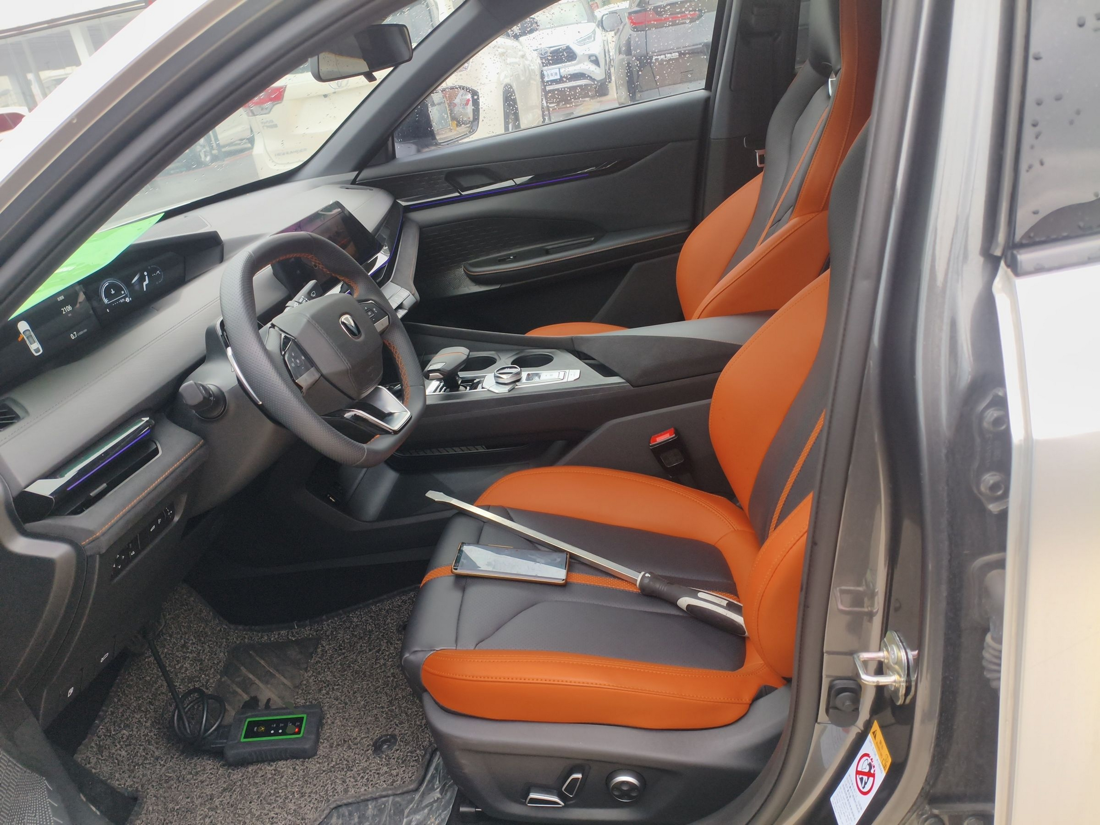 المقاعد الأمامية داخل السيارة