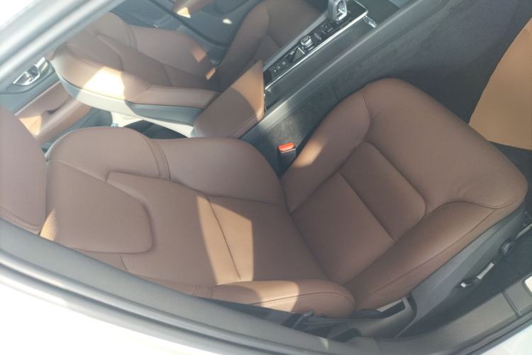 Used Volvo S60 2026 Model B4 Zhiyi Luxury Edition
