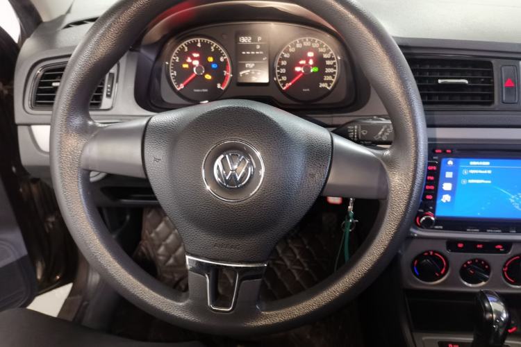 Used Volkswagen Gran Lavida 2013 1.6L Automatic Fashion Model
