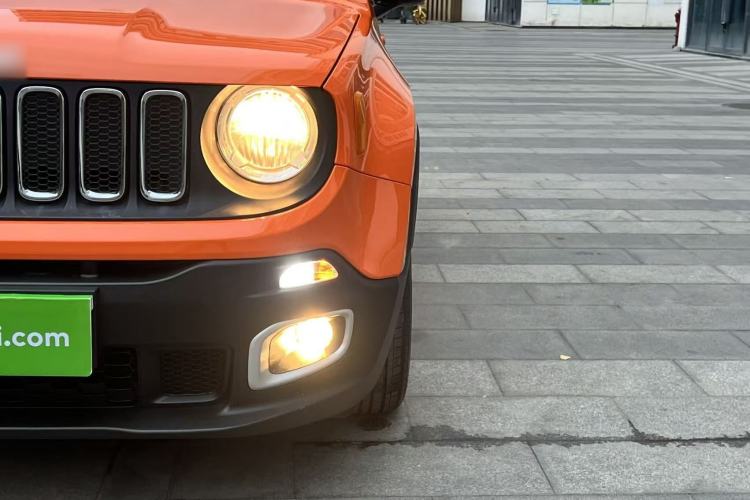 Used  Renegade 2018 Connected Large Screen Version 180T Automatic High-Energy Edition
