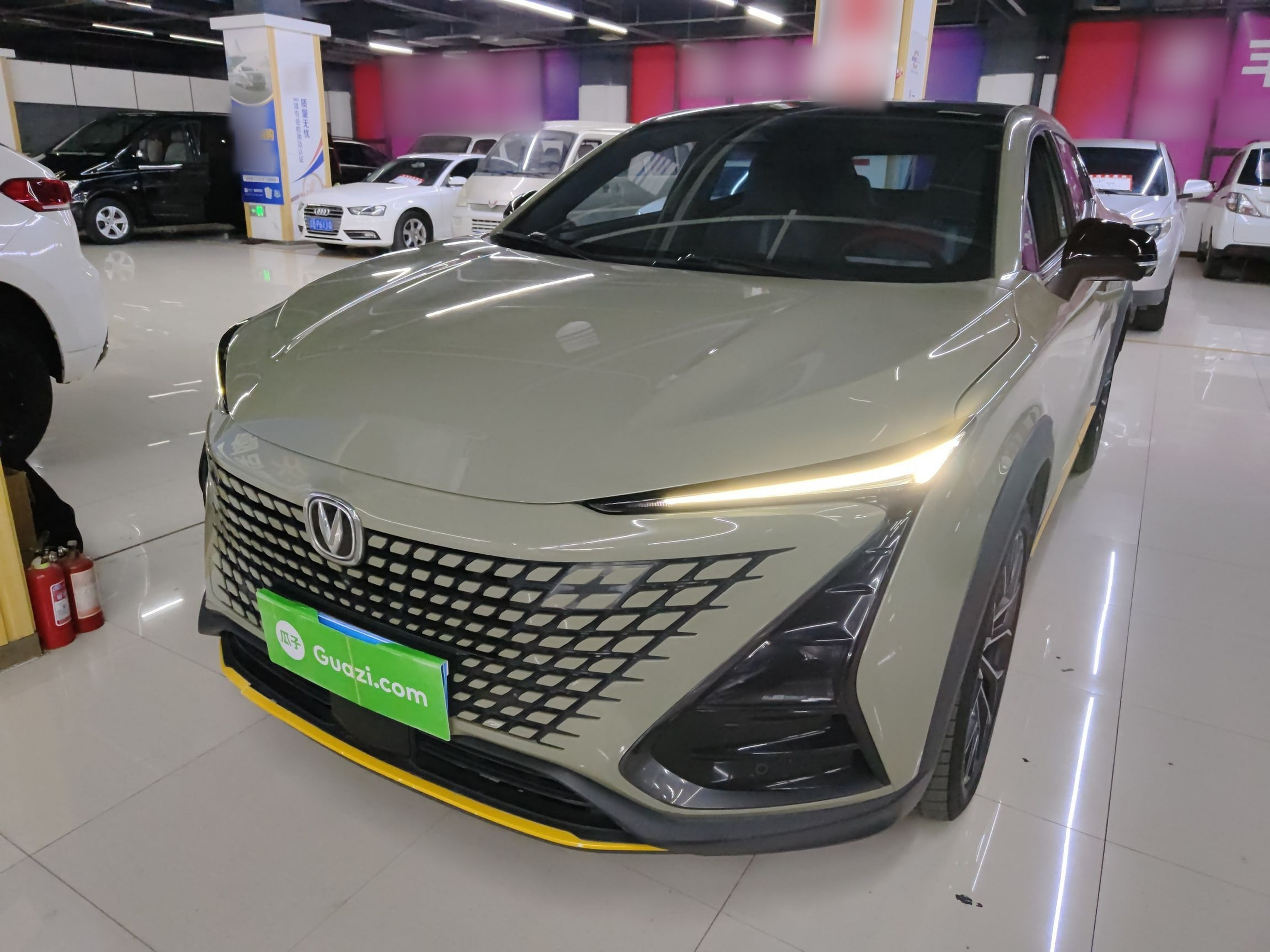 Под передней частью автомобиля