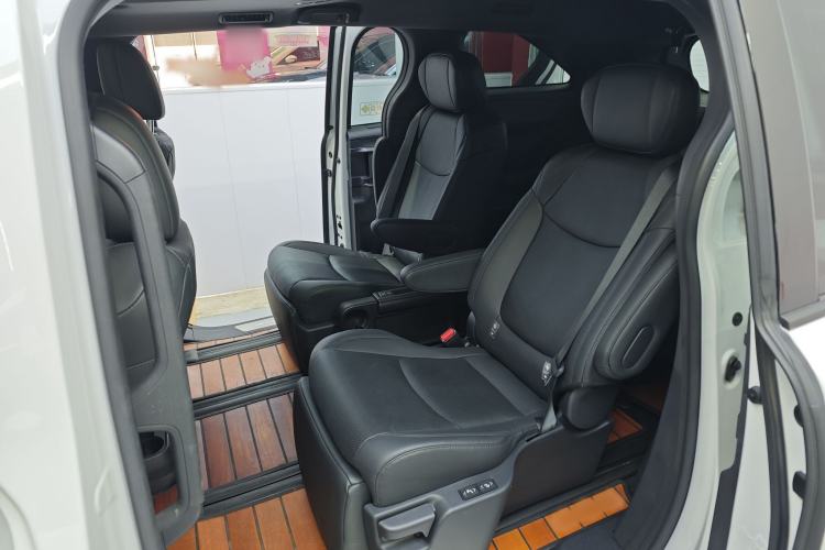 Used Toyota Sienna 2023 2.5L Hybrid Deluxe Edition
